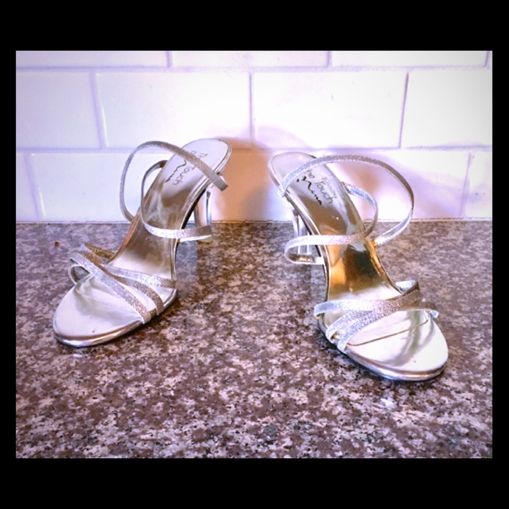 STUNNING SANDALS! 🌹Unique Crystal Heels!🌹NWOT!